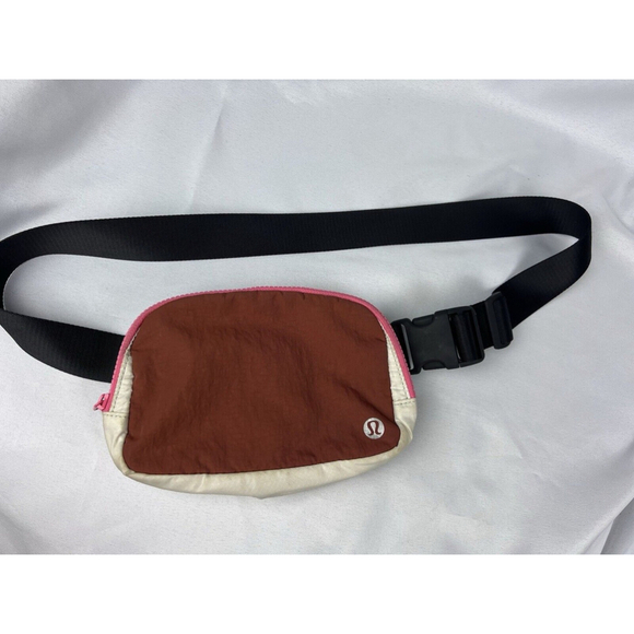 Lululemon Handbags - Lululemon Everywhere Belt Bag ~ Dark Terracotta /White Opal w/ Pink Zipper